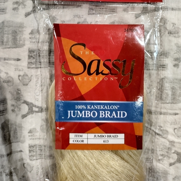 The Sassy Collection - 100% Kanekalon Jumbo Braid - 613 Blonde - 24" Extension - Picture 2 of 4
